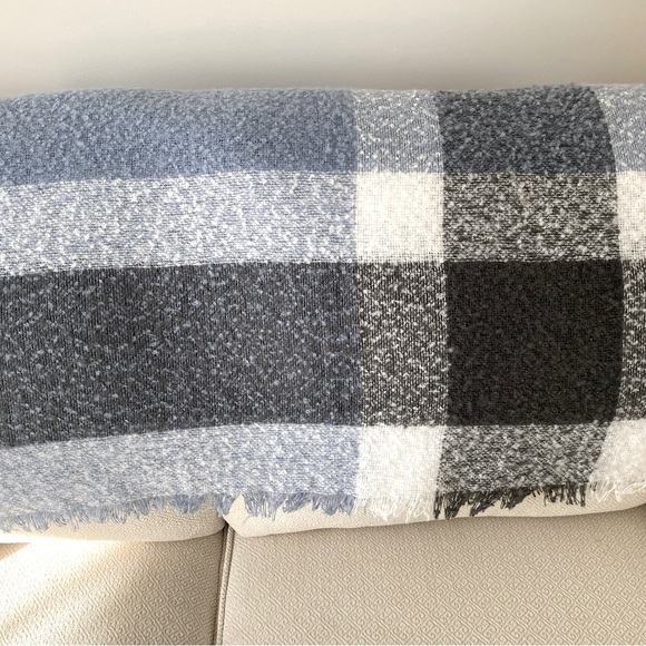 🩵 “Mia & Tess” Blanket Scarf Shawl. Pretty Shades Blue, Gray & Black Pattern. - Picture 6 of 8